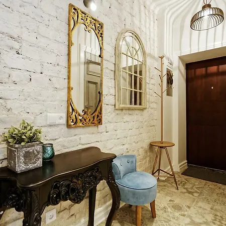 Silent Center Boutique Apt. +free Parking Apartment *